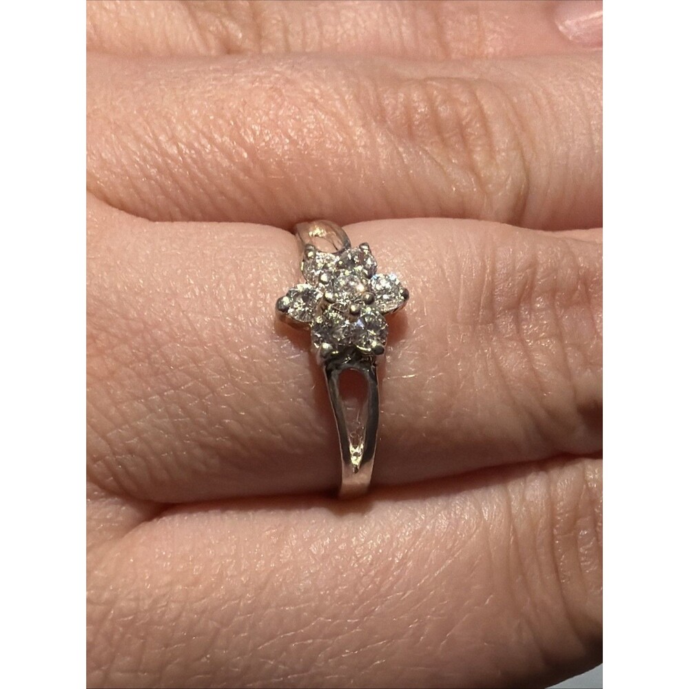 925 Sterling Silver Flower Cluster Ring Clear CZ Stones Size 7.75